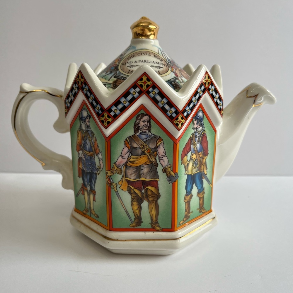 Vintage Sadler  Collectible Teapot The Civil War Between King & Parliament #4542